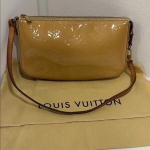 Louis Vuitton Pochette Vernis